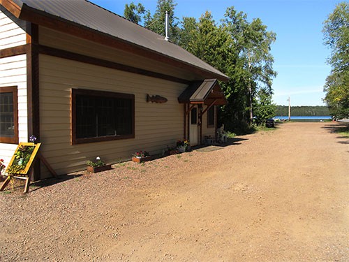 Lodge on the left and Trout Lake straight ahead.