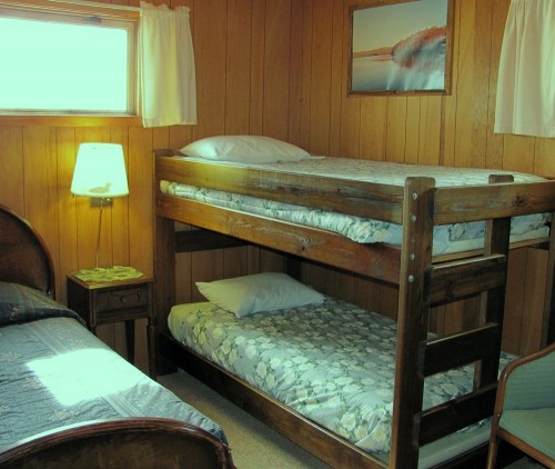 Cabin 7 Bunk Beds in Twin Bedroom